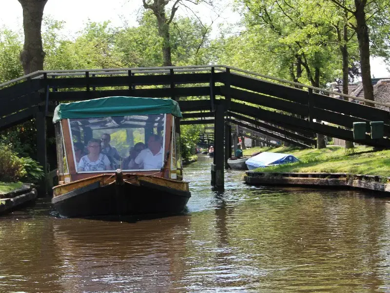Bootfahren & Radfahren durch Giethoorn