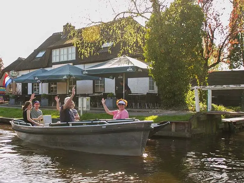 Schaluppe (4) mit Snackplatte & Kapitän